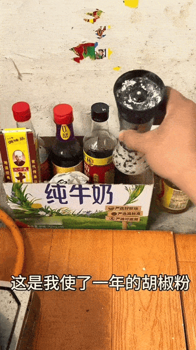 “笑不活了!”河南,男子很喜欢吃胡椒粉,就买了一瓶高级的现磨海盐胡椒,没想到用了