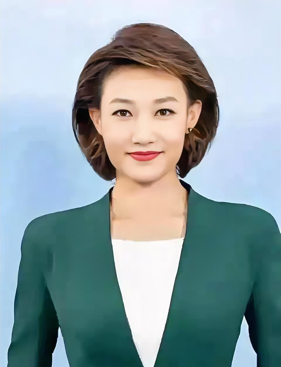 李梓萌的家庭关系：一、李梓萌出生于辽宁沈阳，是家中独生女。二、父亲：她的父亲