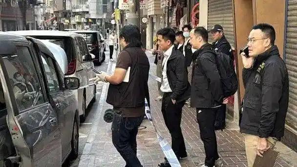 2025年12月18日9时06分，香港中环皇后大道中181号新纪元广场附近，4名