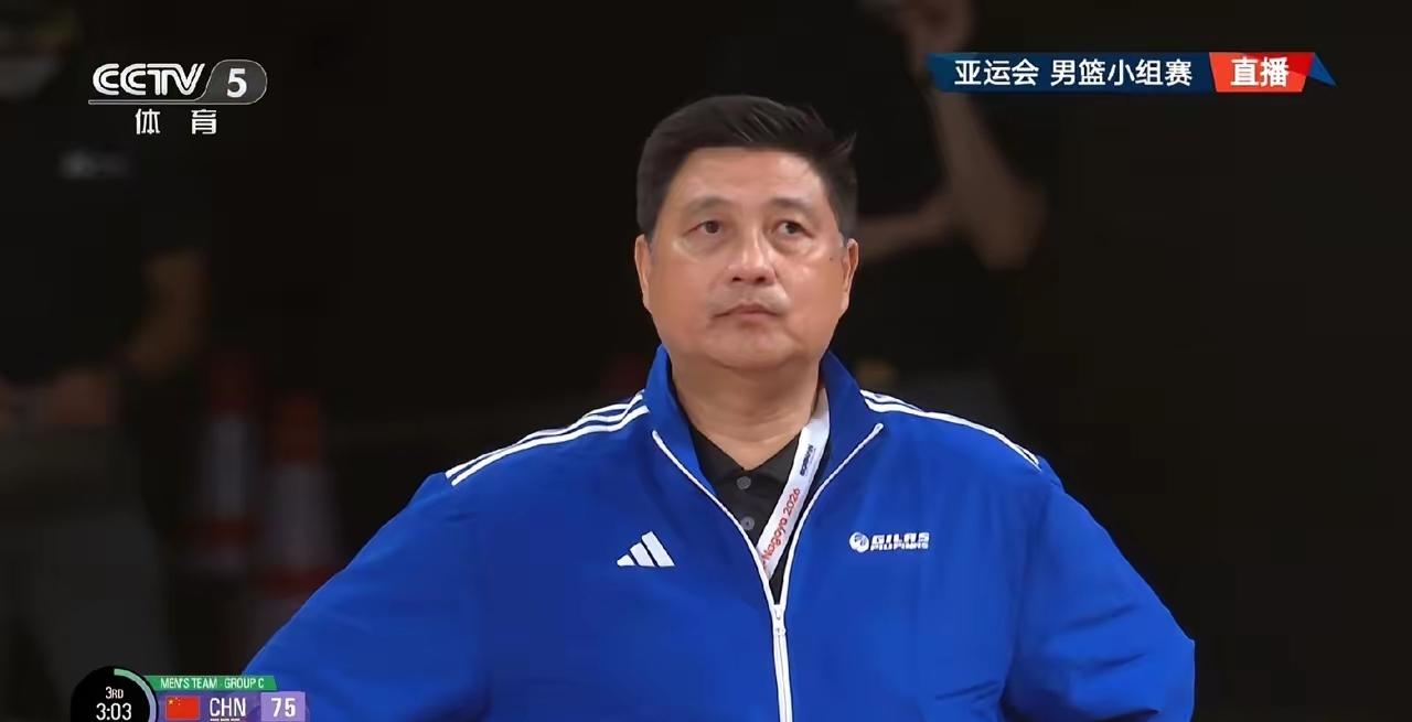 菲律宾不识抬举，最后郭士强本不想打，没想到在中国男篮不打的时候断球，最后郭指导一