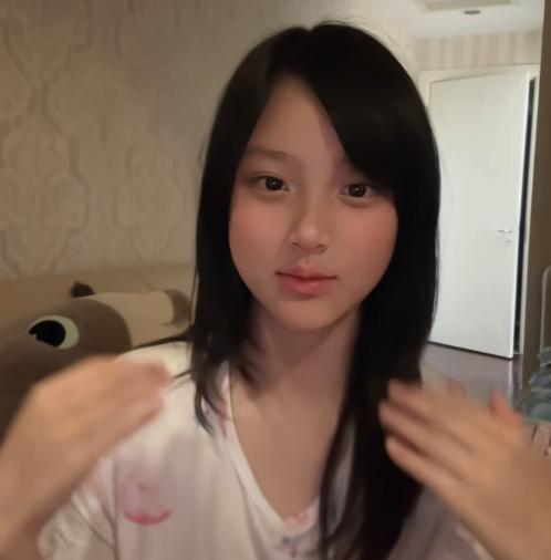 贾乃亮和李小璐，为了女儿甜馨，实现了从“线下同框”到“线上合作”的突破！6月1