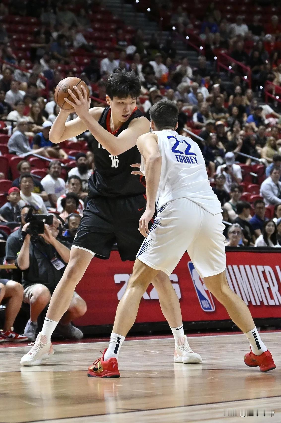 CBA和NBA差距太大了，杨瀚森没打几分钟就跑不动了！在今天杨瀚森的NBA首