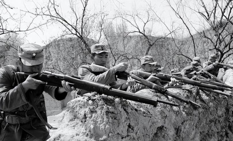 1944年，运河支队一个连长被地主挖空心思策反成叛徒。谁知地主在请他吃瓜时，却