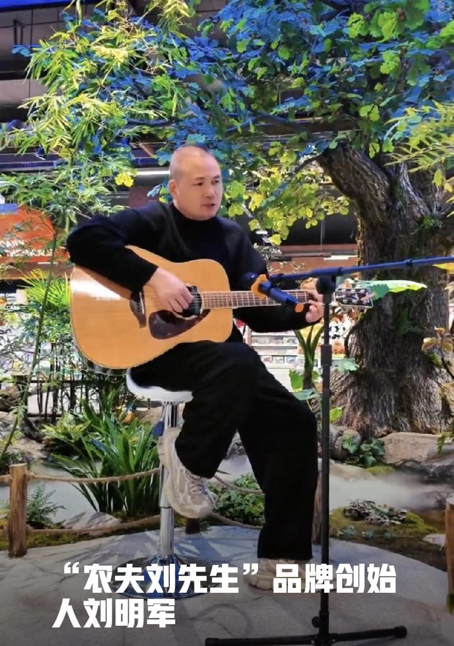 哇哇哇！又颠覆了认知，前脚跪胖东来，后脚又得跪“农夫刘先生”，真是商超运营神人也