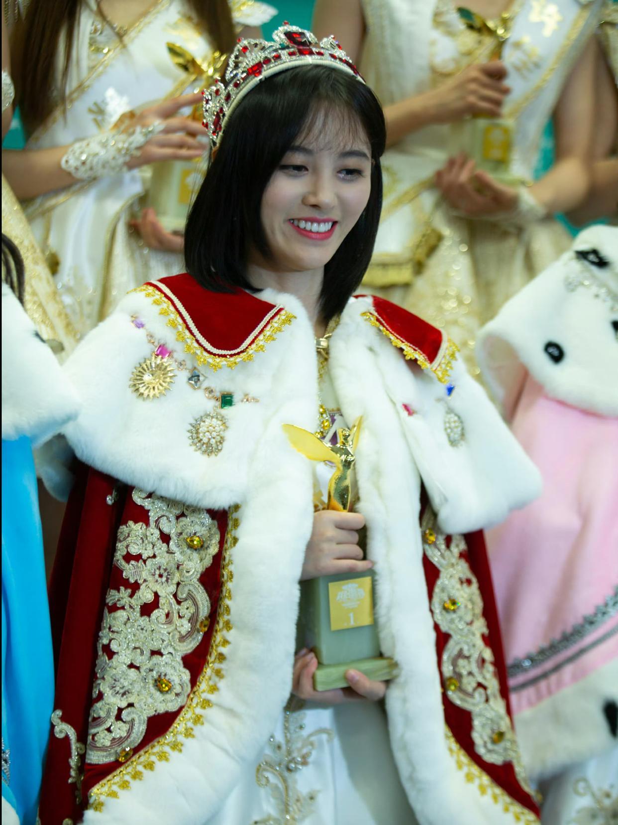 早期的鞠婧祎，那时的妆容还很普通