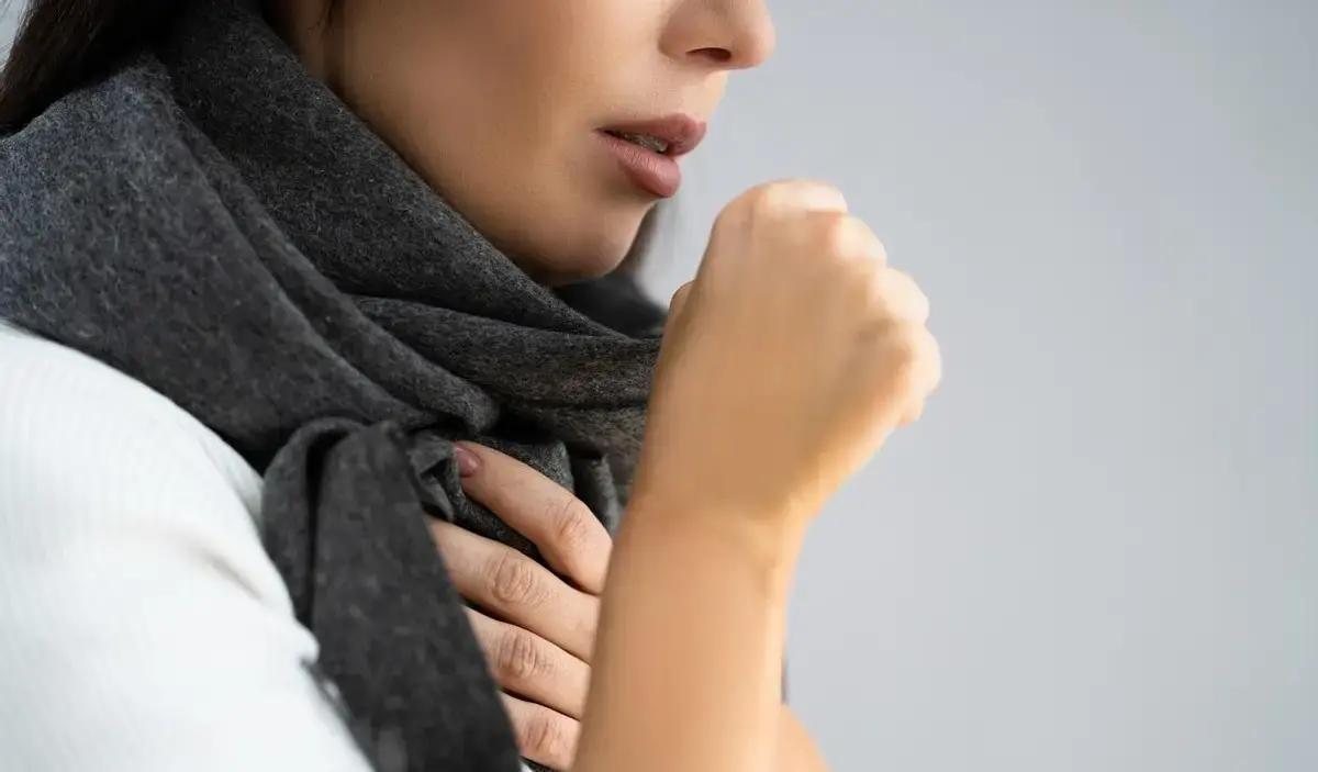 58岁老李抽了30多年烟，半年前查出冠心病高危，医生直接警告随时可能猝死。这话把