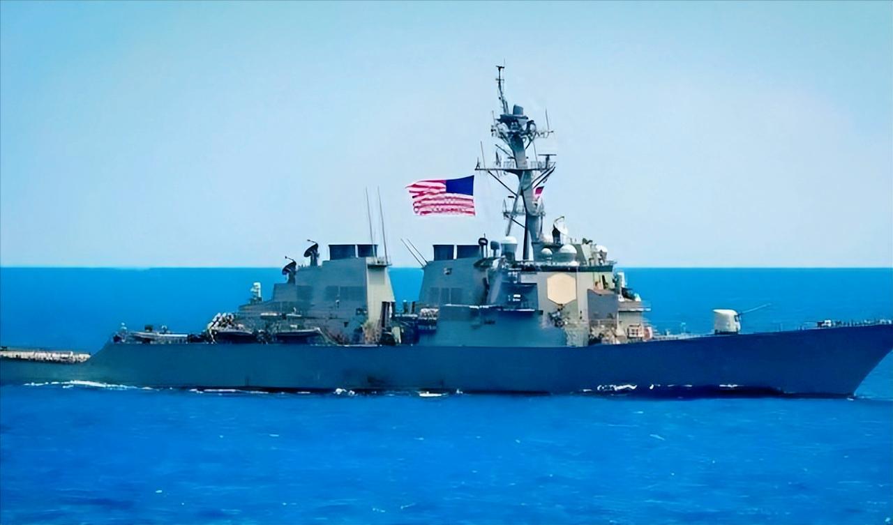 美以一拳砸了马蜂窝！伊朗估计也没有想到，美国航母紧急撤离，而这个国家会这么积极。