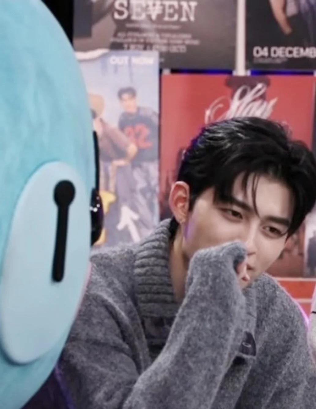 比儿子还可爱的萌袖🍞毛衣look好难得好适配好好看💕pond小面包