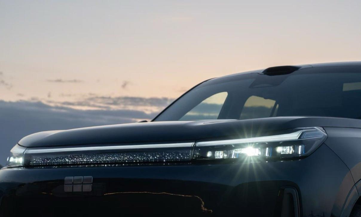 你还别说，这台吉利银河M9之所以卖得非常的不错，其实并非偶然。你看这款新车的前大