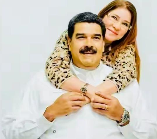 马杜罗和妻子看上去不像是相差9岁，这么大的年龄差！马杜罗和妻子除了在生活中十分