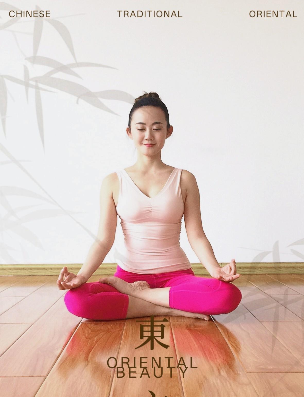 产后瑜伽如何帮你恢复女性魅力看到何穗产后首晒瑜伽运动照，很多人感慨：为什么她