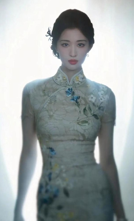 王楚然旗袍写真，真是太美了。