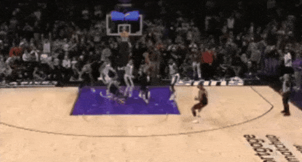 狄龙3+1改被驱逐，UC球迷看笑了，詹姆斯自带裁判。