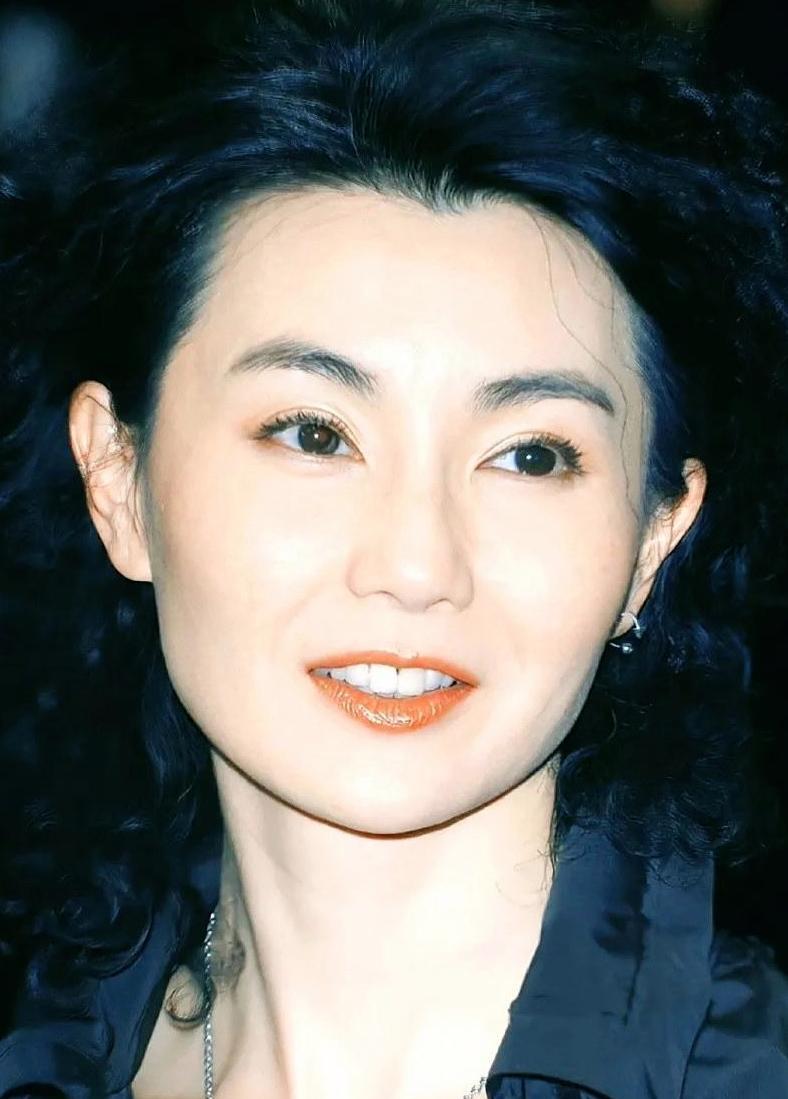 60岁的张曼玉胖了5公斤美上热搜，她没打针没节食，只是每天多吃半碗饭，多睡一小时