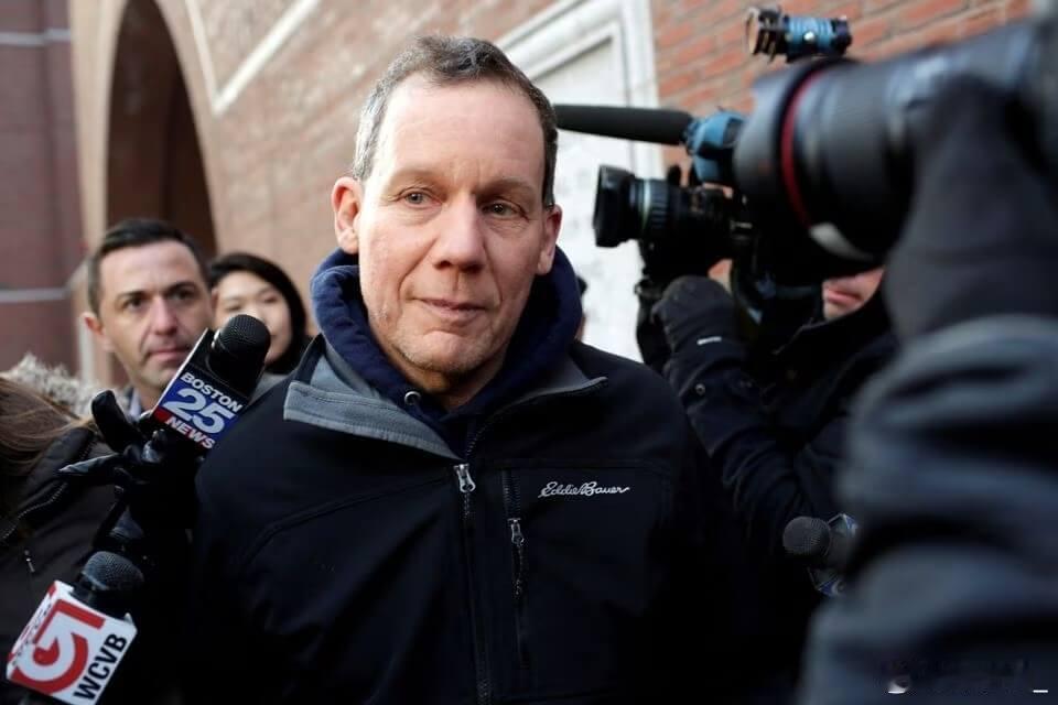 涉嫌参与中国“千人计划”，被美国判处软禁6个月的前哈佛大学教授、纳米技术专家查尔