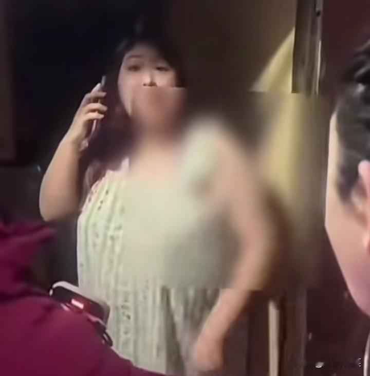 女子买榴莲仅退款后续，帽子叔叔称好像有这个事：好像是有，她也没说在某团啊！水果店