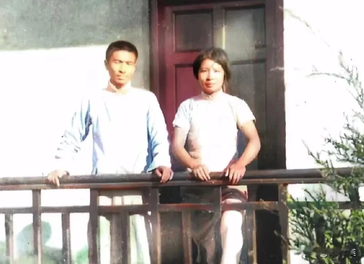 1937年，26岁的曾志和陶铸的一张合影！拍摄于湖北汤池训练班校舍。湖南宜章