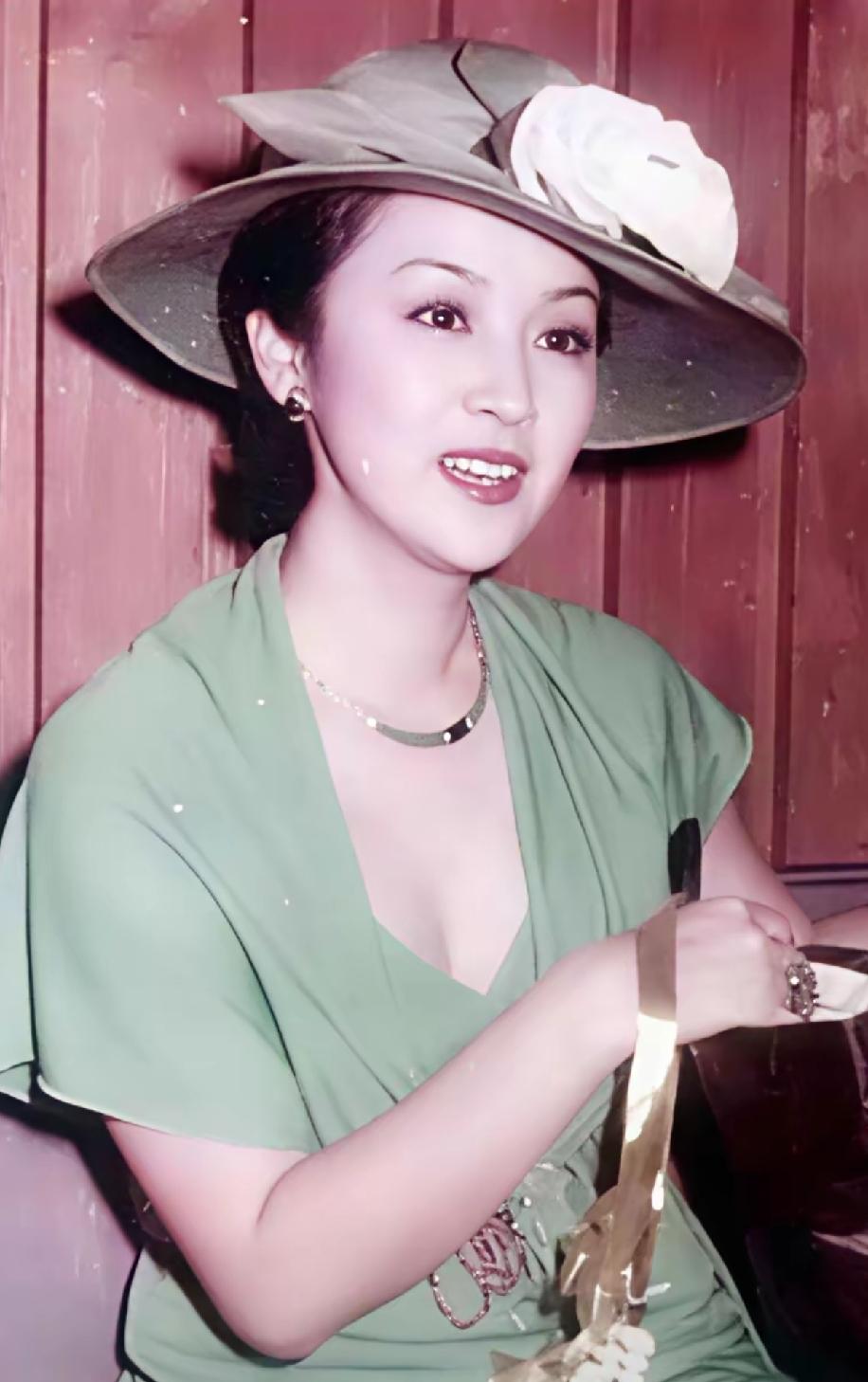 “我现在还忘不了你”，这是老年的谢贤，在台湾和甄珍相聚时说的一句话，甄珍说，“这