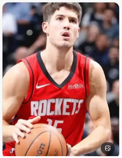 谢泼德防守确实是最差的，但是感觉申京无限放大了谢泼德的防守问题一个中锋一点护框