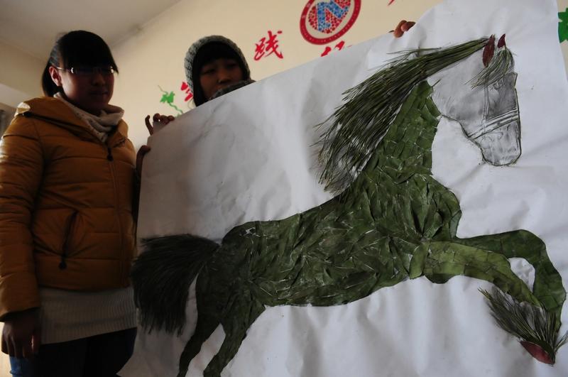 2026年1月25日的一则消息太惊艳了！3名教师居然在雪中绘制出5000平方米的