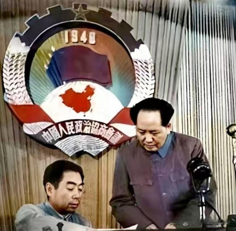 只要始终沿着毛泽东思想不断前进，我们的国家就不会落后，就不会贫穷，更不会被欺负。