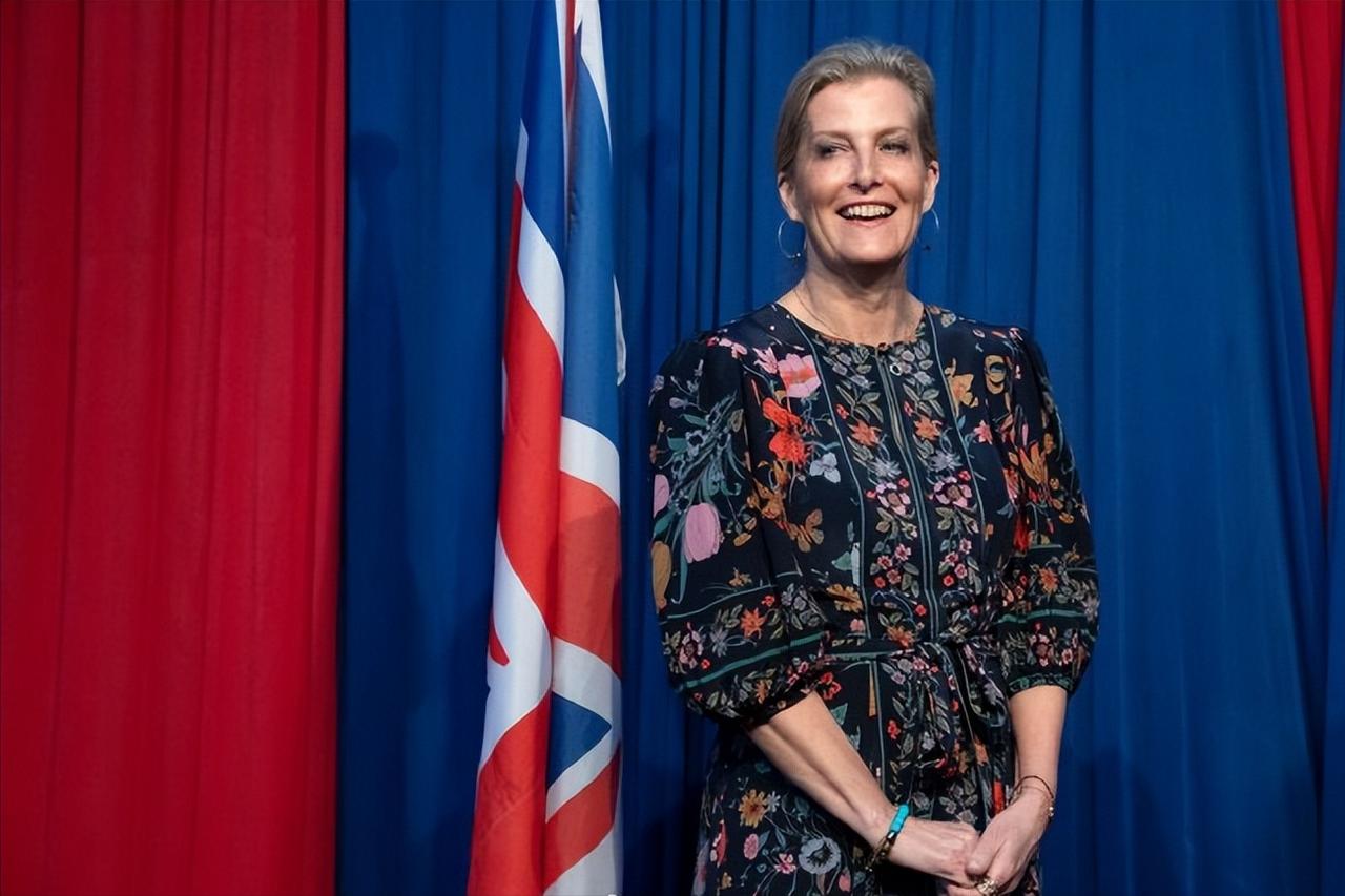 2月底爱丁堡公爵夫人独自到访问非洲苏菲一人扛下英国王室公务责任，这是