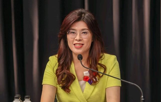 “台独”分子在机场闹事，新党主席吴成典亲自到机场为郑丽文送行！4月7日，根据