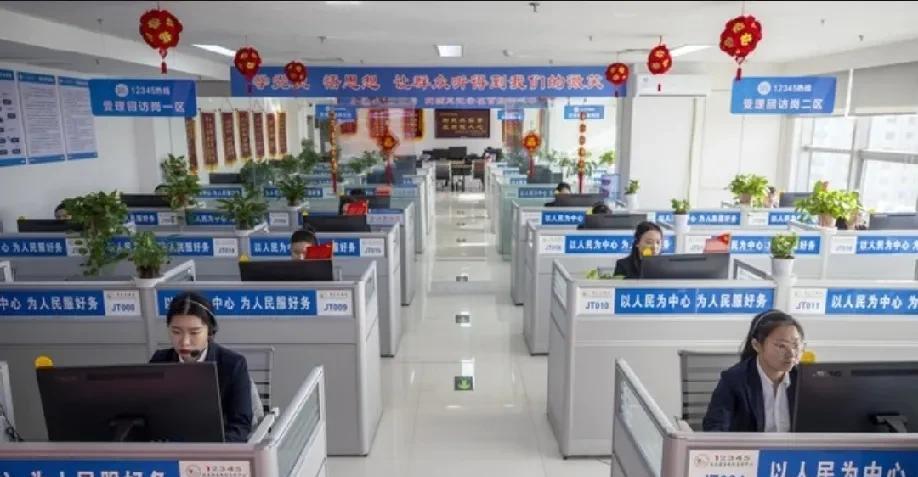 我一女同学85年大学毕业后分配到了央企二级机关工作，结婚后因两地分居调到了一个市