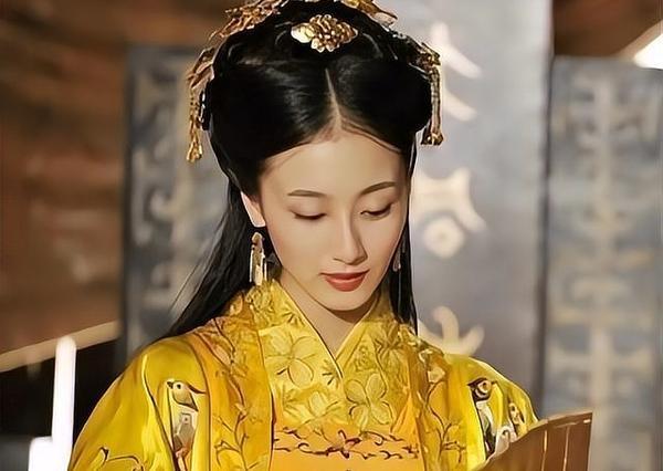 从沿街乞讨的难民孤女到开国皇后，这个史上最牛陪嫁丫鬟熬死主母辅佐丈夫称帝，却在满