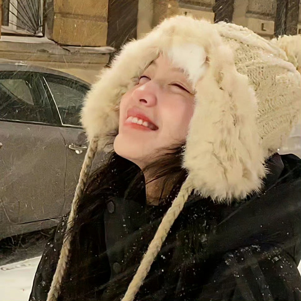 “大格局女生发的干净句子”1、人生何其短，要笑的分外甜!2、就这一生既要及时清醒