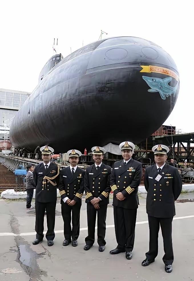 能让印度海军彻夜难眠的深海杀器，如今正式挂上了巴基斯坦的军旗。这场南亚海上力量格