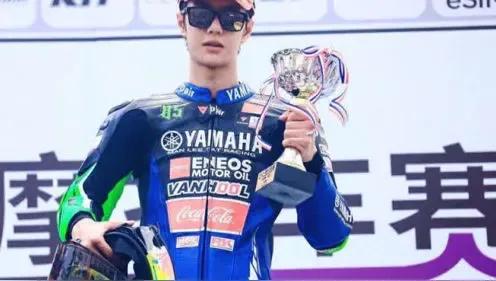王一博赛车夺冠！从演员到职业车手的跨界狂飙2025年4月26日，中国青年演员