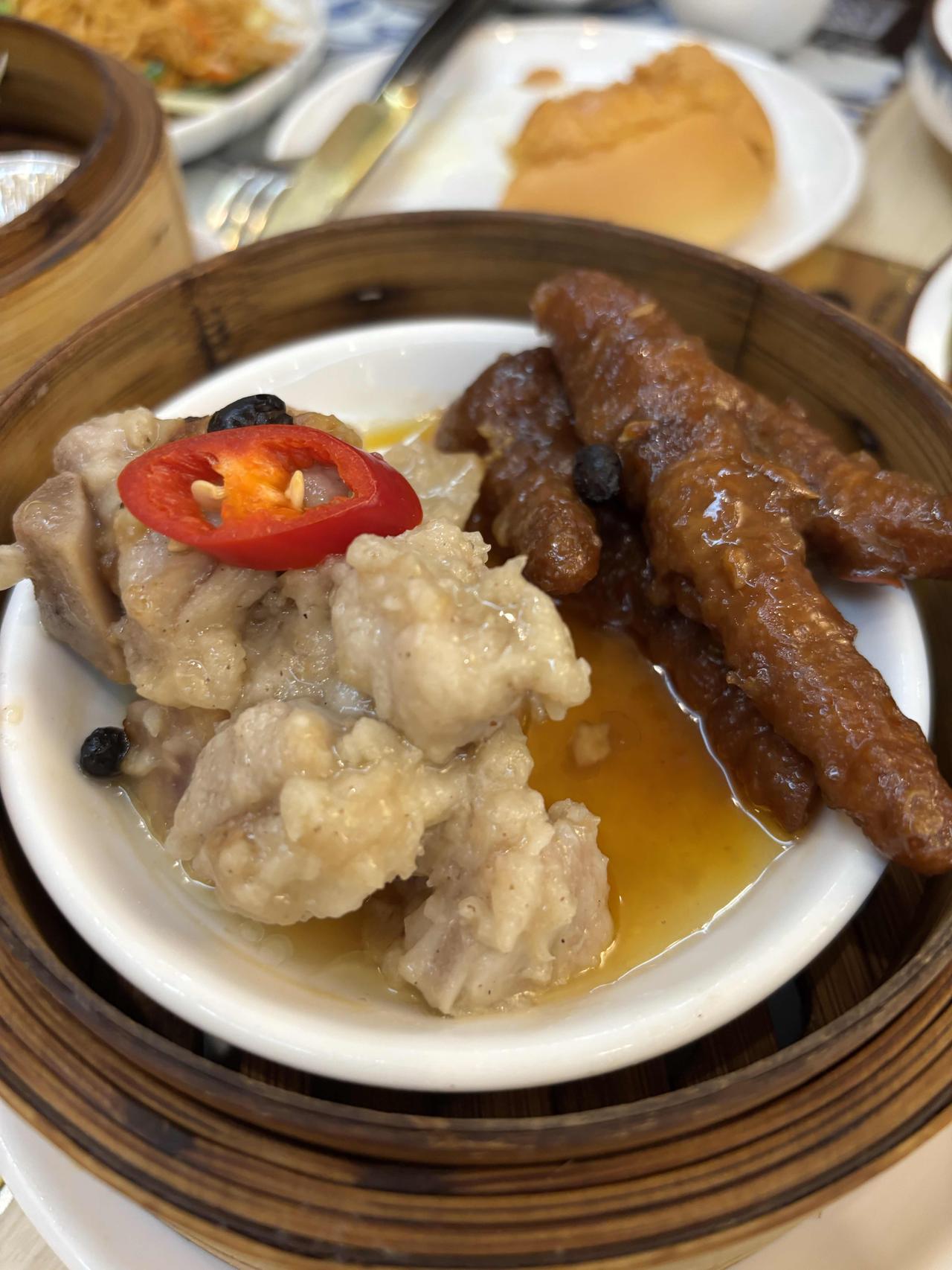 五一出行花费总结：05.01，吃饭245元，饮料47元，购物70元05.0