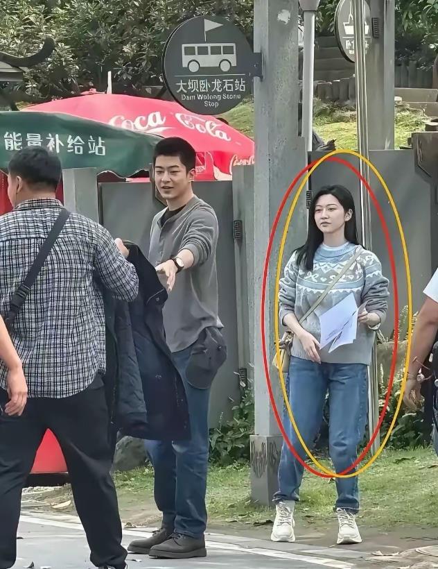 素颜的景甜在大街上能认出来吗？有菲选菲无菲选圆，无菲无圆就选景甜！不是素颜都
