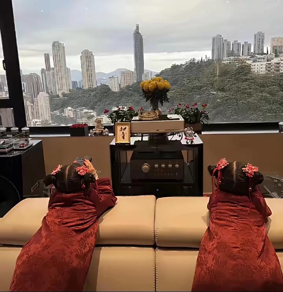 郭富城近日分享家中照片，其位于香港跑马地的豪宅随之曝光。该老牌豪宅仅设16户，郭