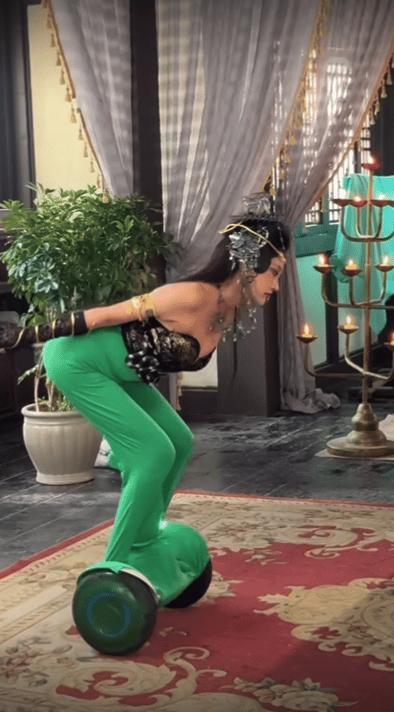 现在才知道，原来蛇妖的电影是这么拍的当初看的时候还很疑惑，怎么蛇妖游动的时候