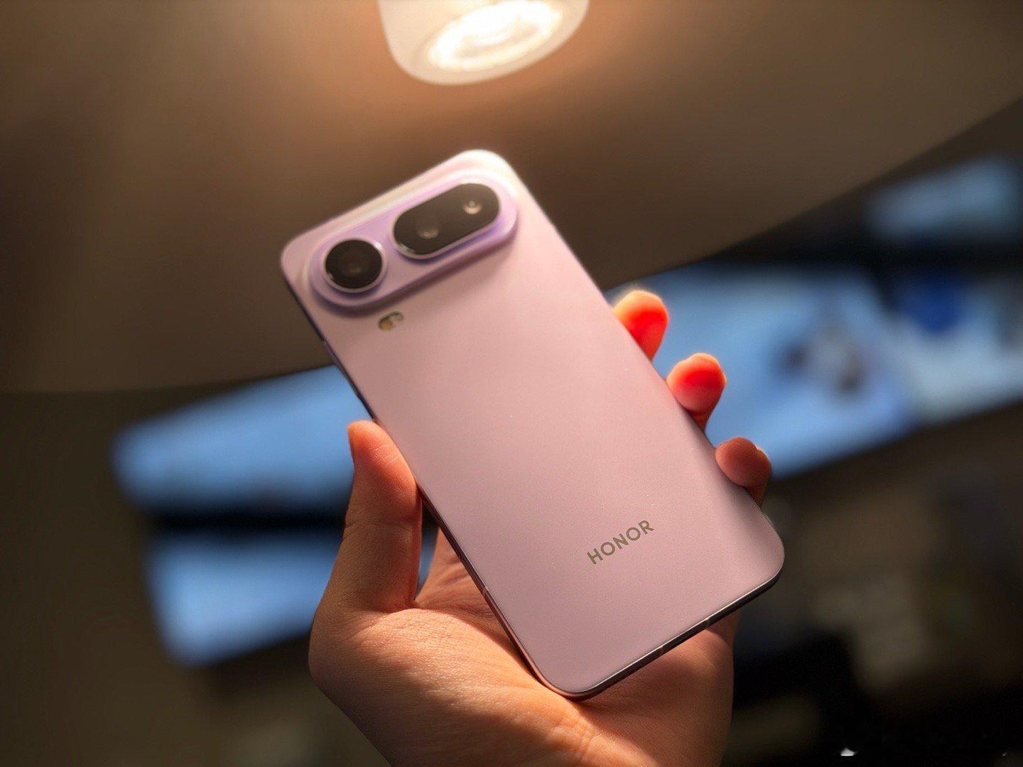 说实话，第一眼看到荣耀Magic8ProAir，真的会被它的薄惊到！拿在手里