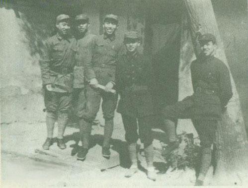 1928年，四川小伙陈伯钧手枪走火，当场打死同乡战友，这本是死罪，毛主席的判决改