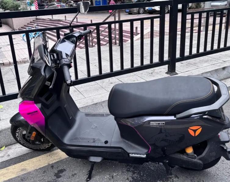 日常代步，智能电动车到底要不要买？不绕弯子，直接给结论：不是刚需，但用得勤，真的