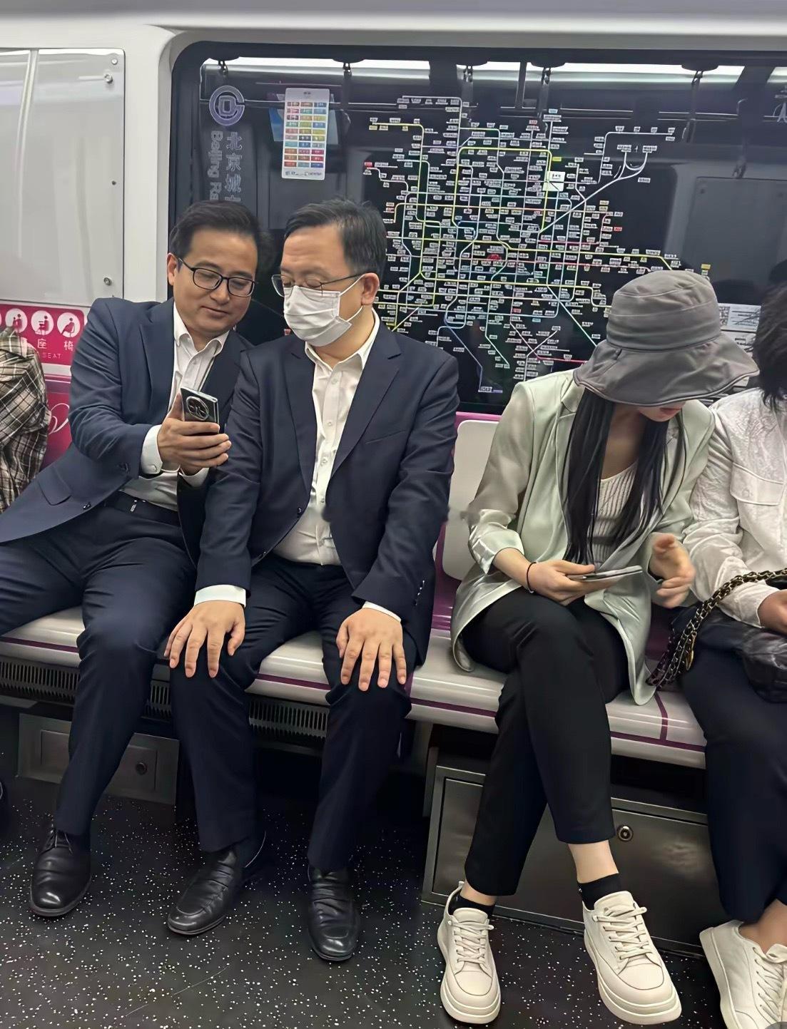 真正有钱的大佬，现在出行都改坐地铁了吗？
