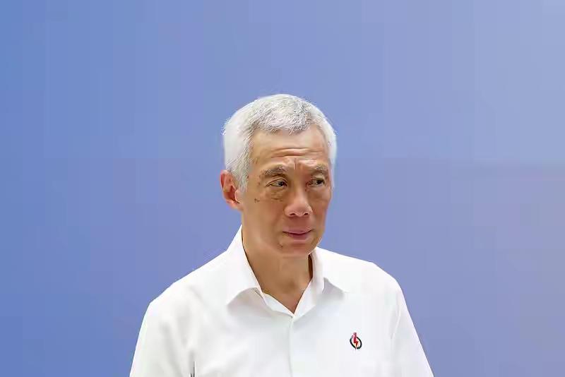 新加坡实在看不下去了，总算说了一句“公道话”，但膝盖发软！刚刚，新加坡国务资