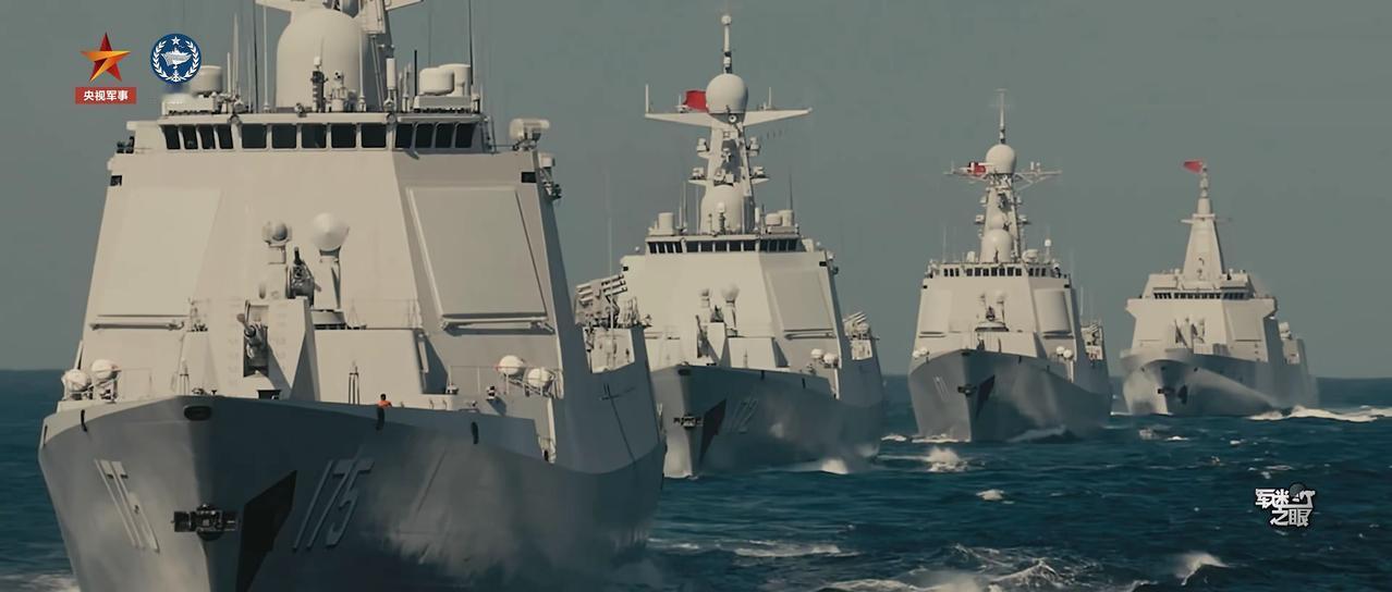 今非昔比，东大驱逐舰编队航行的震撼场面。可以看出其中包含055型万吨大驱，05