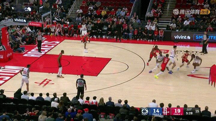 快船新援马瑟林真是太让人惊喜了！在今天快船客场挑战火箭的比赛中，当时比赛进行到了