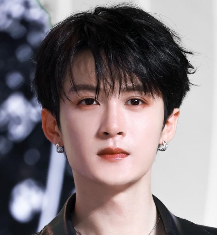 盘点各大娱乐公司的当家明星：乐华：一哥王一博，一姐吴宣仪天娱：一哥华晨宇，一