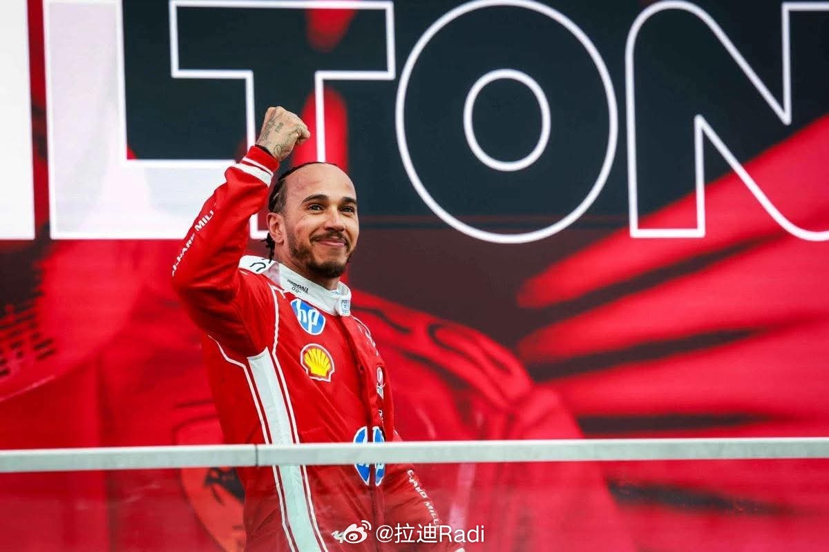 汉密尔顿在f1﻿﻿加拿大站赛后表示，和维斯塔潘的缠斗体验绝佳，仿佛找回了往日