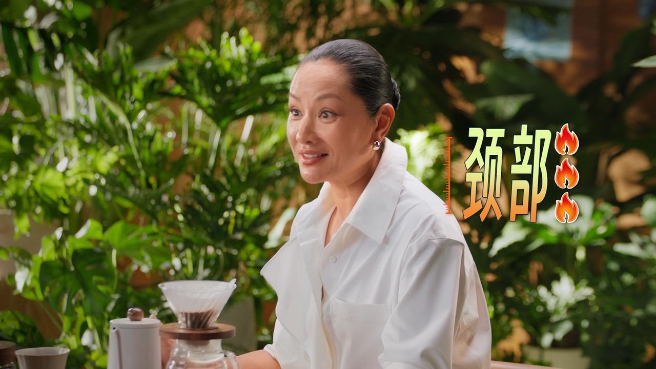 瞿颖搞笑这块手拿把掐真的被瞿颖的喜剧天赋折服，综艺里她一出场氛围感就变欢乐。接电