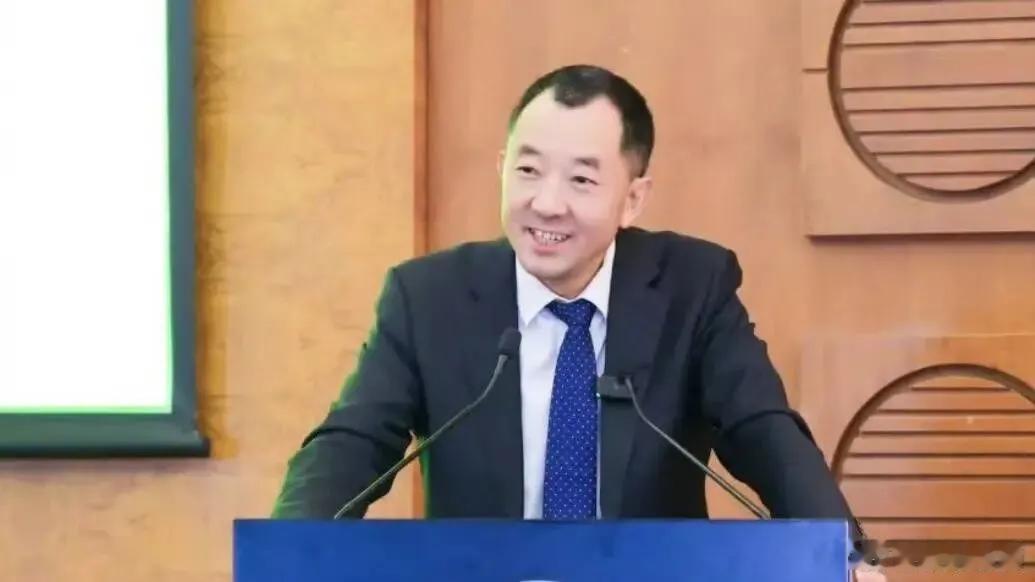 藏不住了，牵手了！1月20日12时38分封面新闻记者梁波、刘虎报道，陈行甲出任