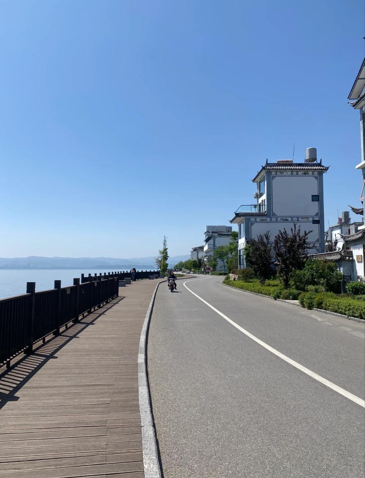 1、发际线高，爸的传承2、数学天赋，妈占大头3、脾气急慢，爸的翻版4、睫毛