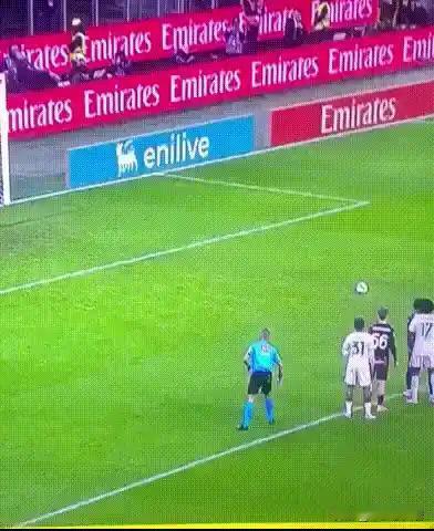 萨勒马克尔斯需要成熟一些！萨勒马克尔斯应该是属于性情中人，之前他也曾经用十分挑衅