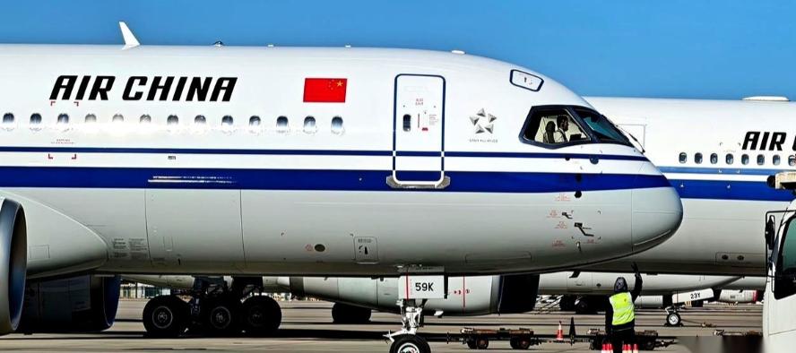 国产大飞机C919，1月份到现在，一架没交。但就在昨天，全国的天空上，它的身影就